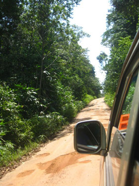 dirt trail into kampung peta