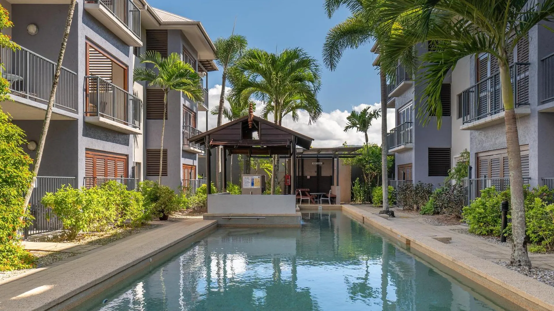 3 Central Hotels Near Cairns Aquarium Worth Booking