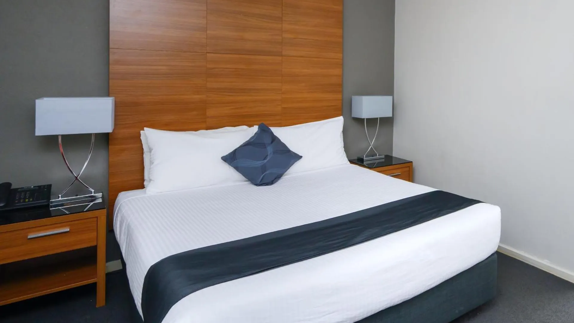 Staying Near Lygon Street: 12 Family Hotels Compared