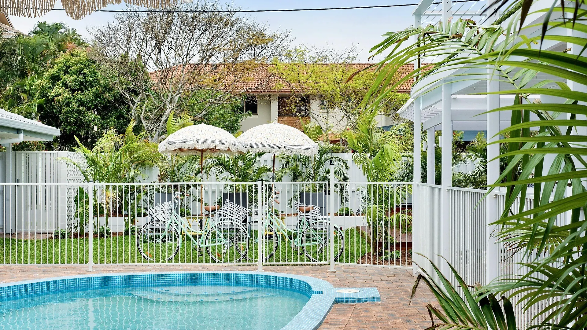 15 Smart Family Hotels Near Dracula's Cabaret Gold Coast