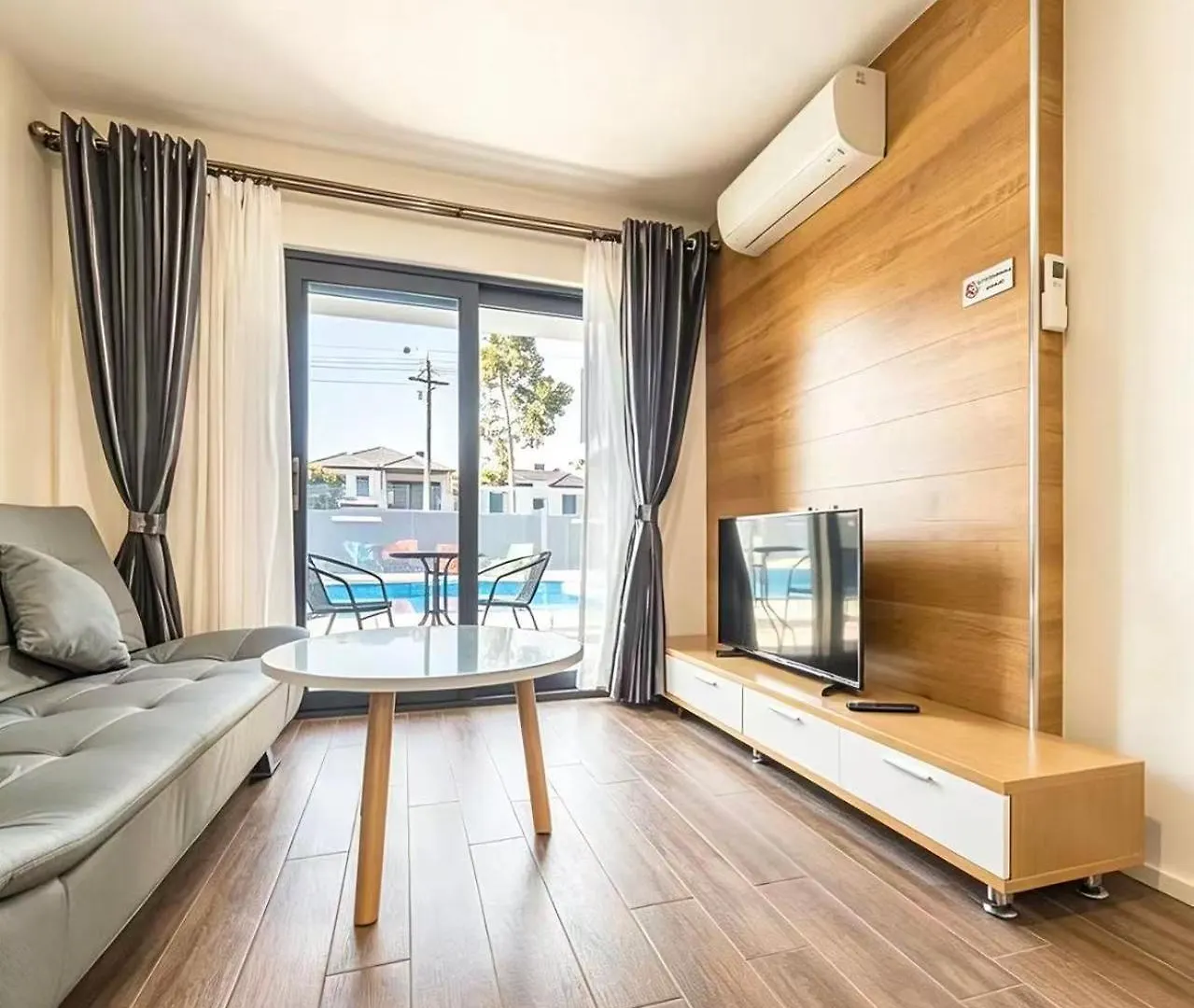 Staying Near Parliament House: 13 Central Perth Hotels Compared