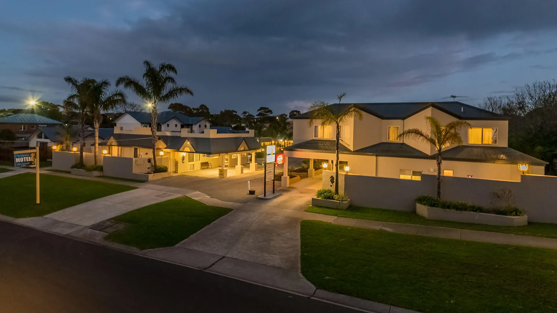 Where to Stay Near Phillip Island Wildlife Park: 4 Central Hotels