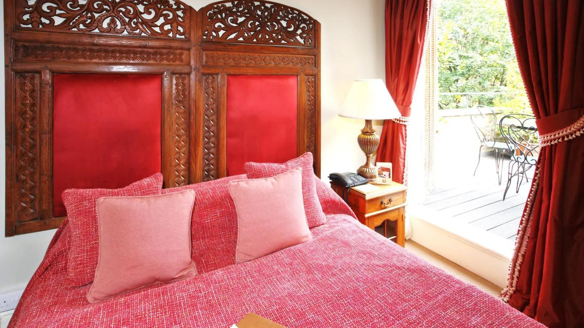 14 Romantic Hotels in Kensington & Chelsea for Couples