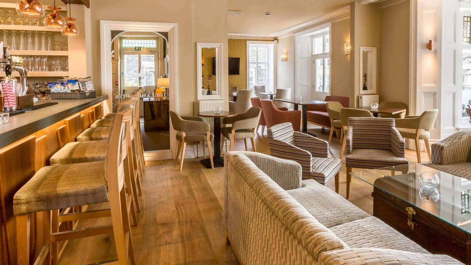 15 Central Hotels Near Blackwell Arts & Crafts House That Deliver
