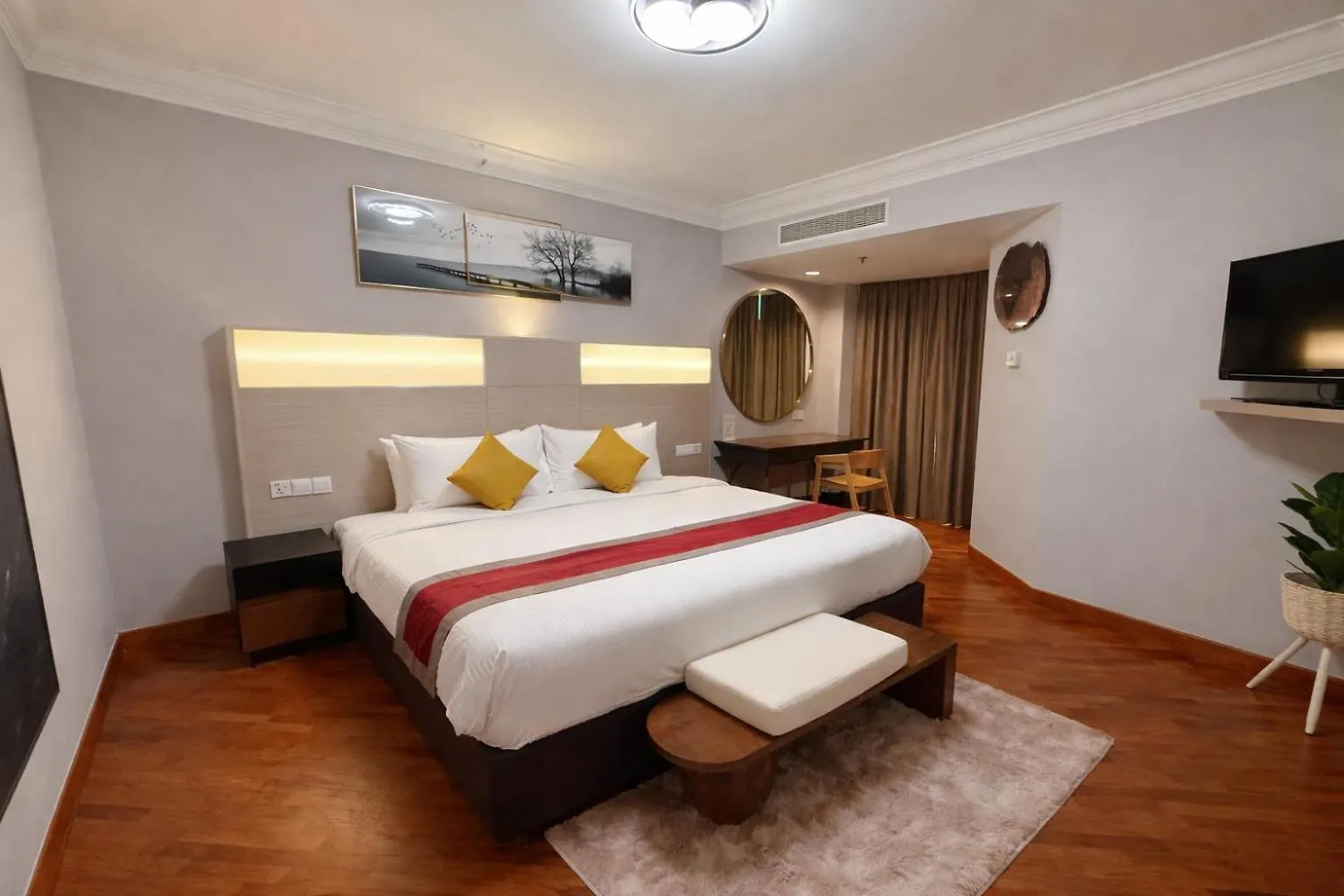 Staying Near Plaza Singapura: 8 Central Hotels Compared