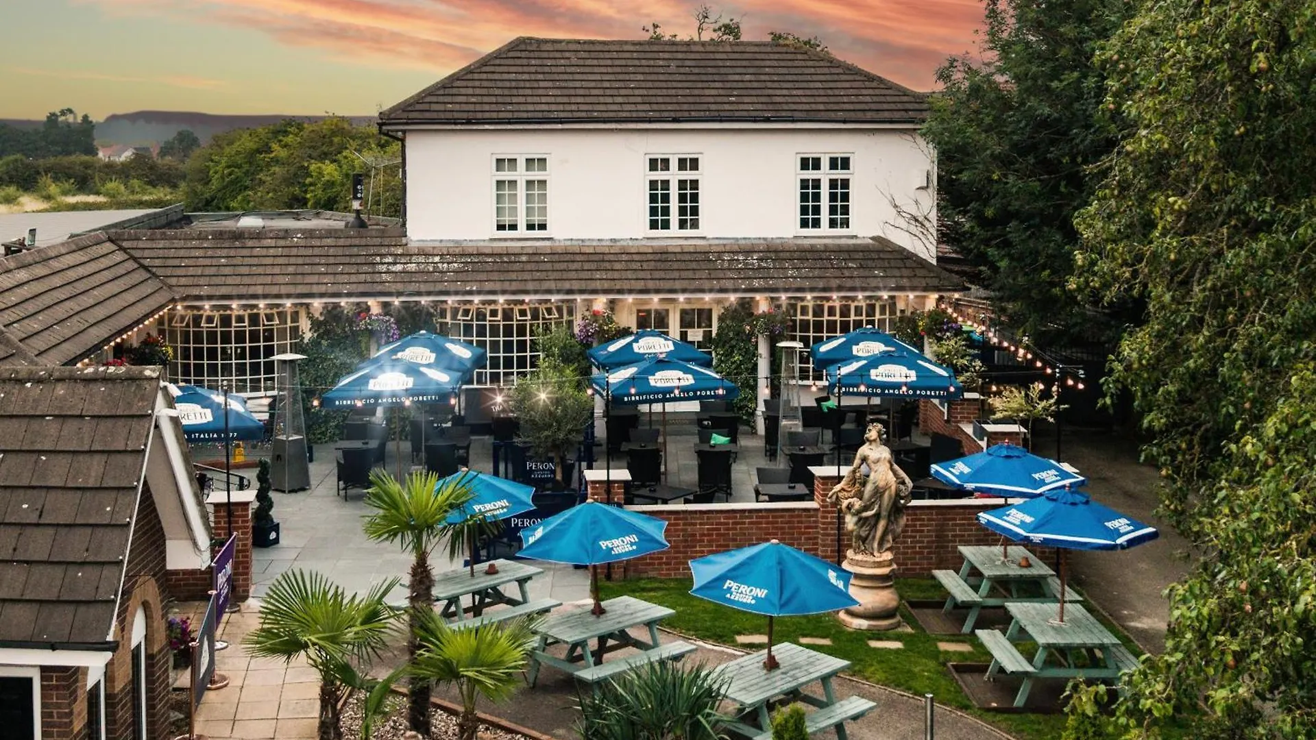 5 Exceptional Design Hotels Near Field Lane Park for Derby Stays