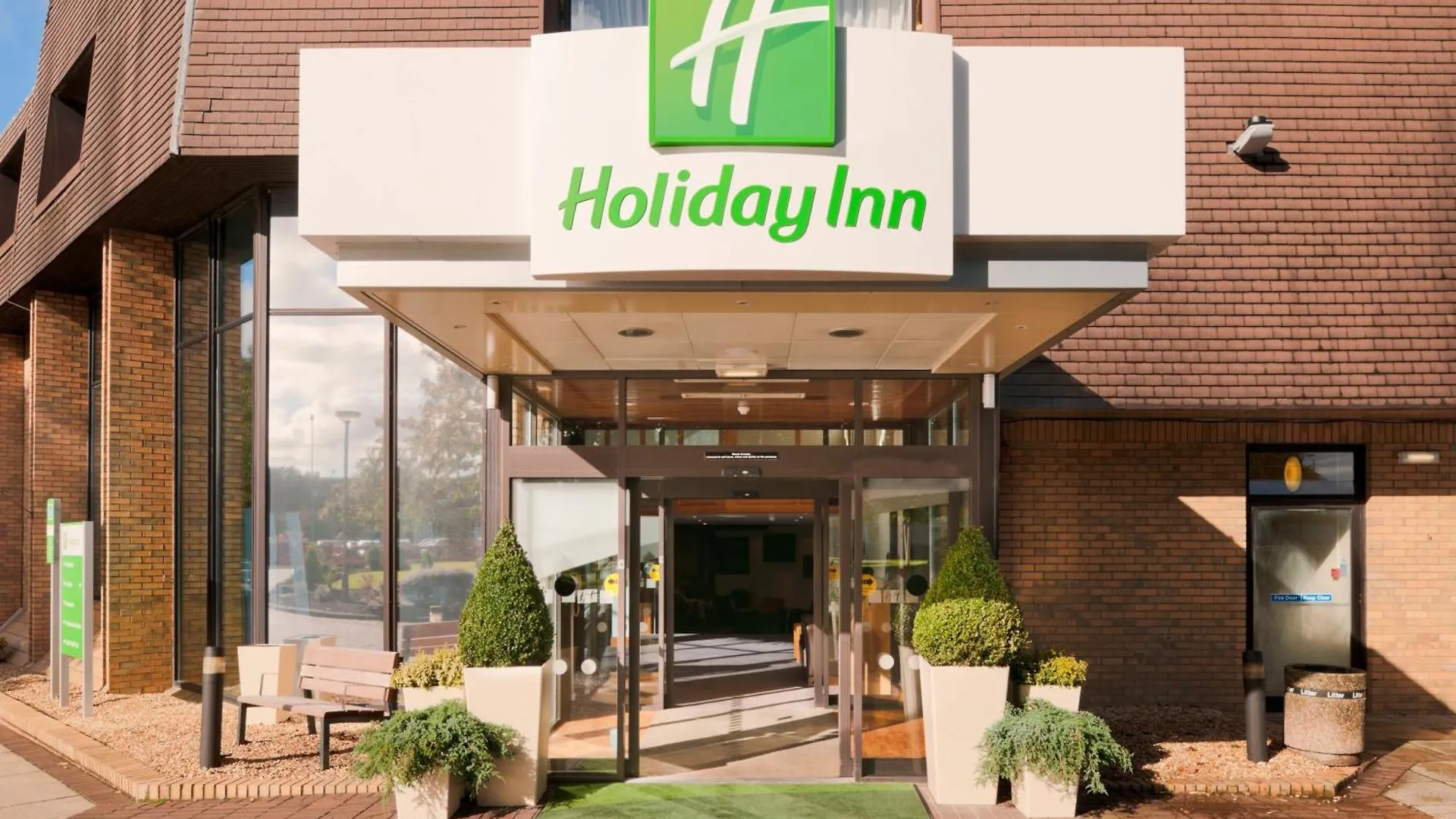 3 Top-Rated Luxury Hotels Close to County Snooker Club