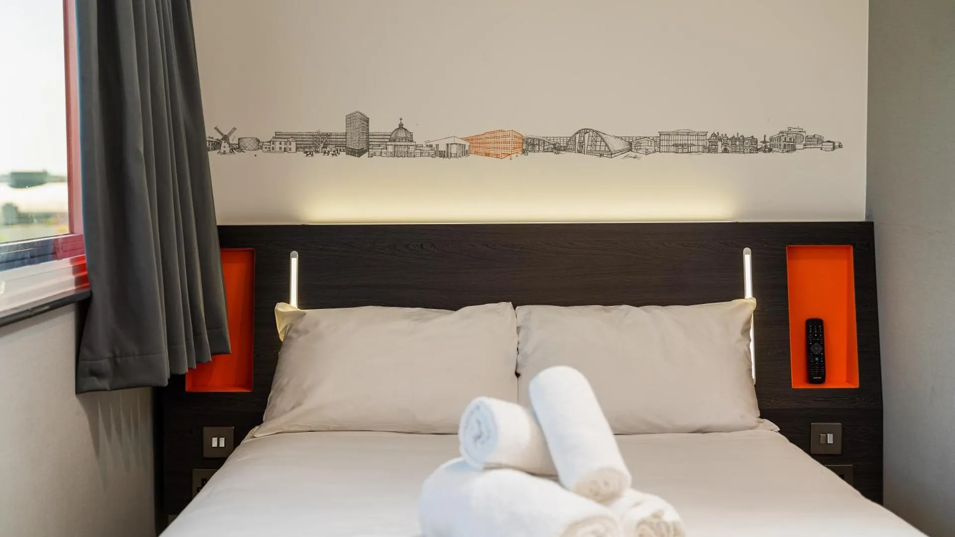 Staying Near Aspley Guise & Woburn Sands Golf Club: 4 Hotels Compared