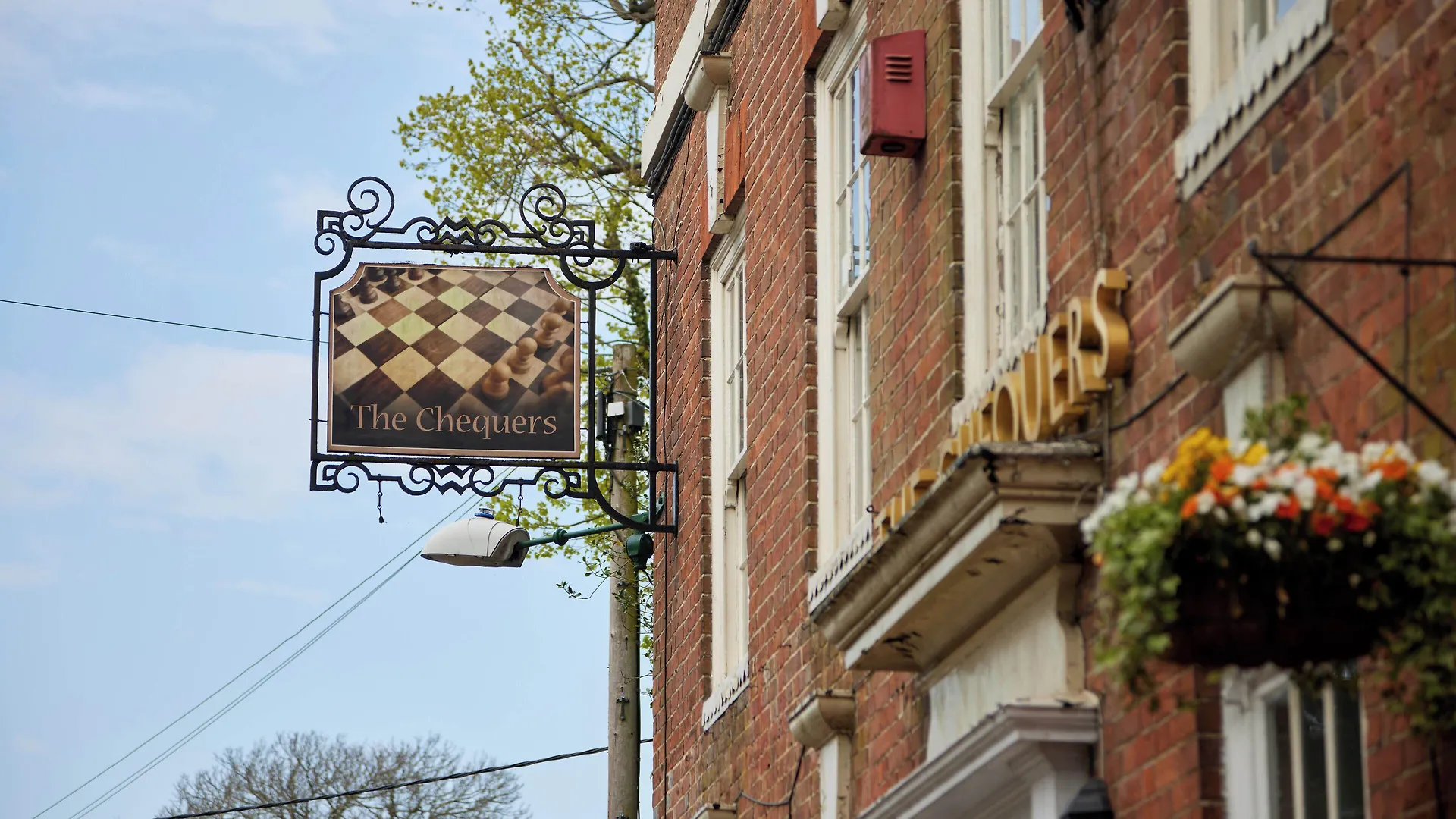 4 Couple Hotels Near Wilderness Wood That Deliver