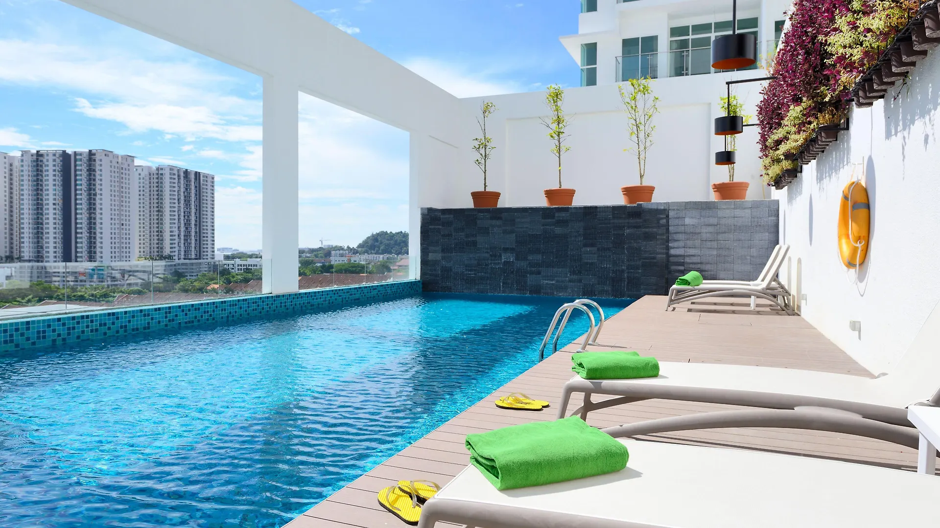 4 Airport Hotels Near Queensbay Mall Worth Booking