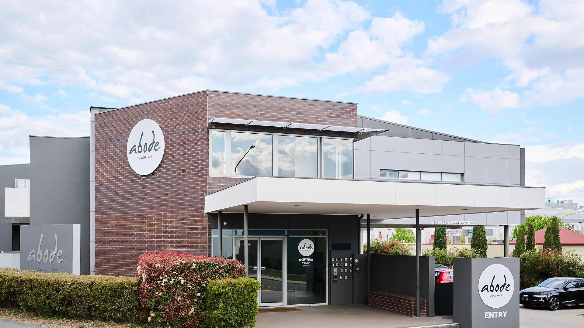 4 Top-Rated 4-Star Hotels Close to Haig Park, Canberra