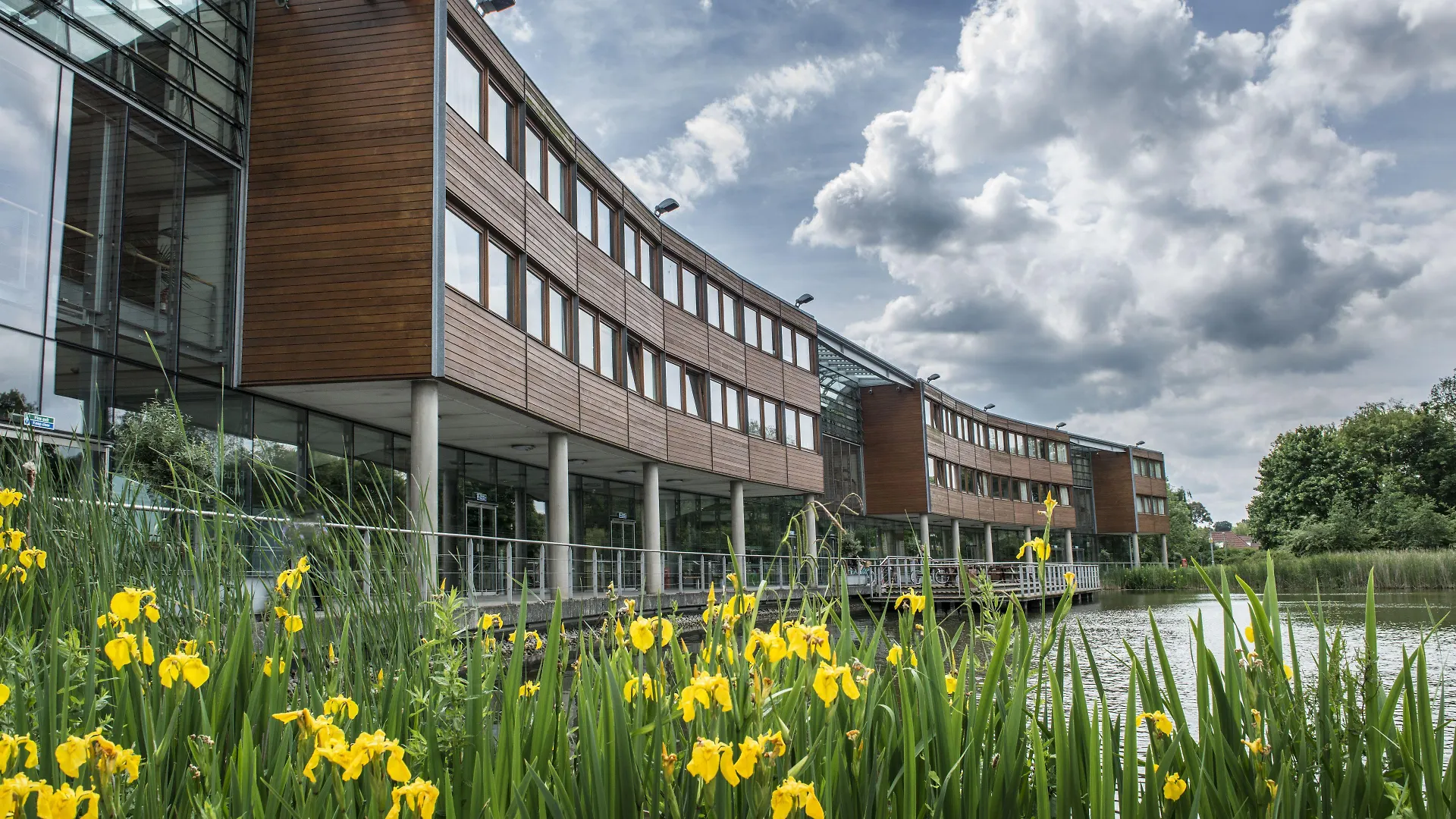 Staying Near Djanogly Art Gallery: 4 Mid-Range Hotels Compared