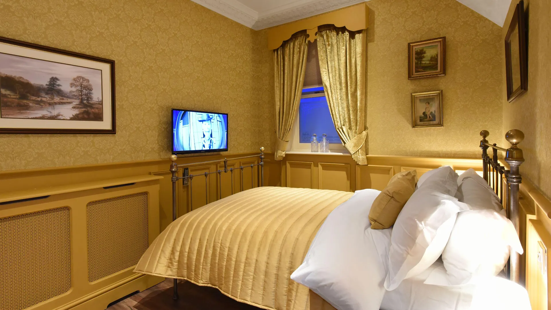 4 Top 4-Star Hotels Near Aston Park for Birmingham Stays
