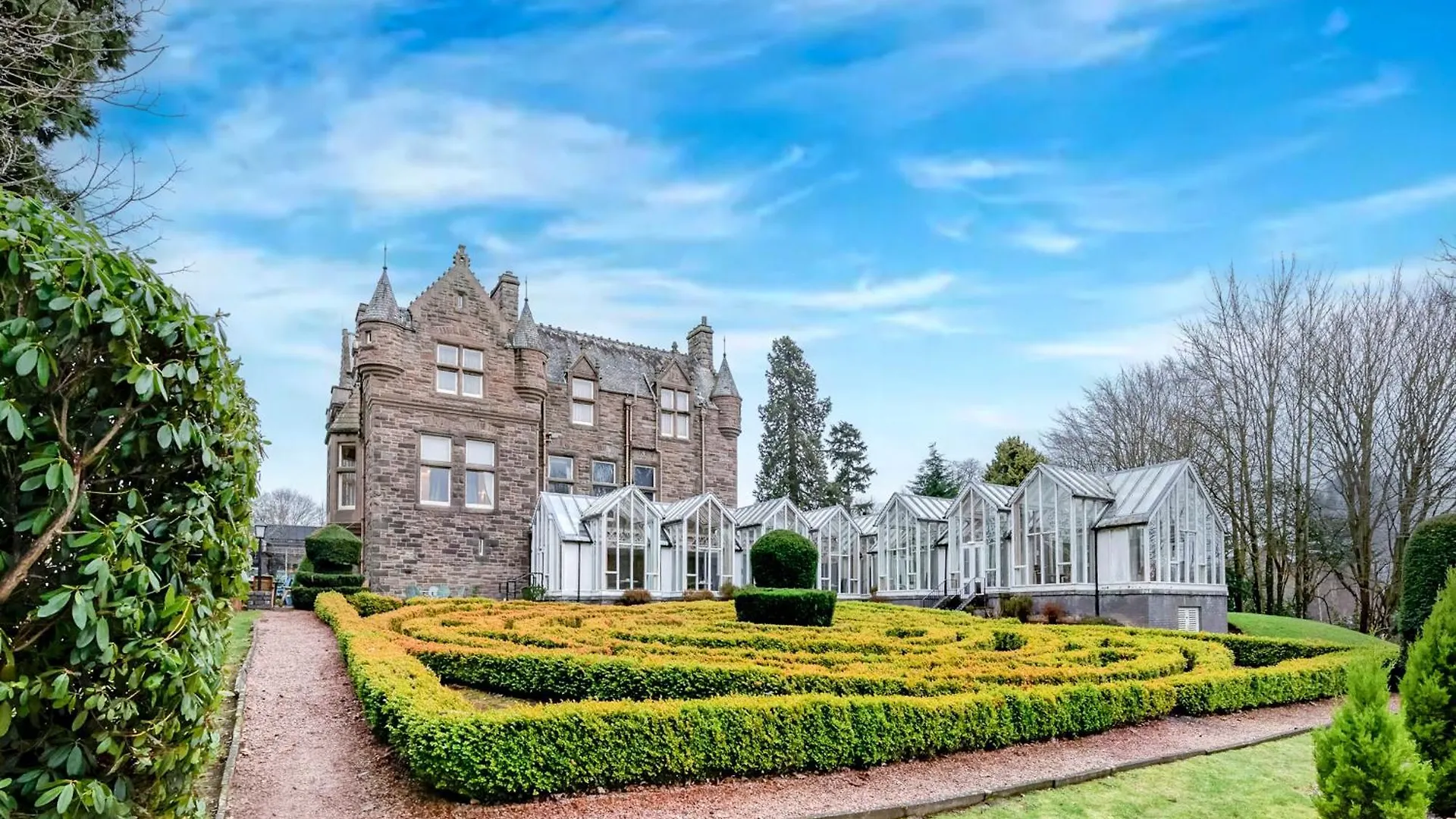 4 Golf Hotels in Dundee Worth Booking Before You Tee Off