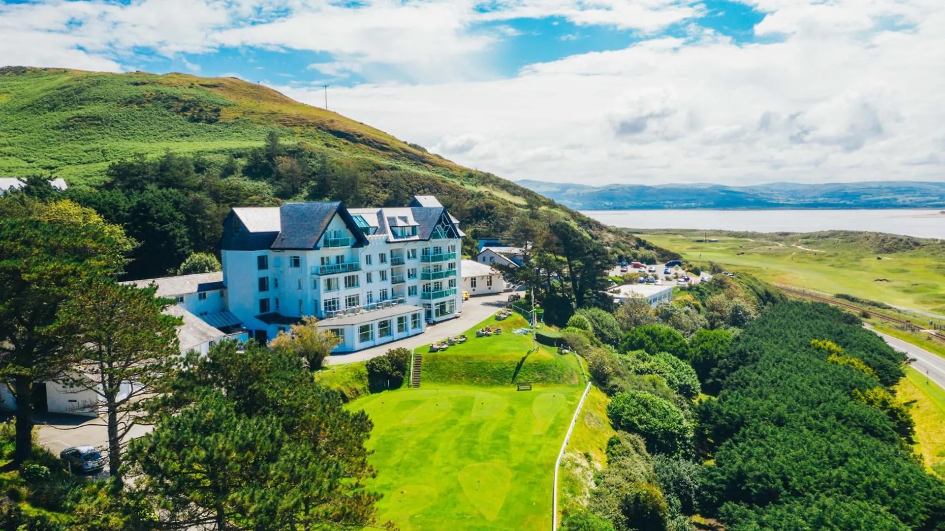 Staying in North Wales: 4 Four-Star Hotels Compared