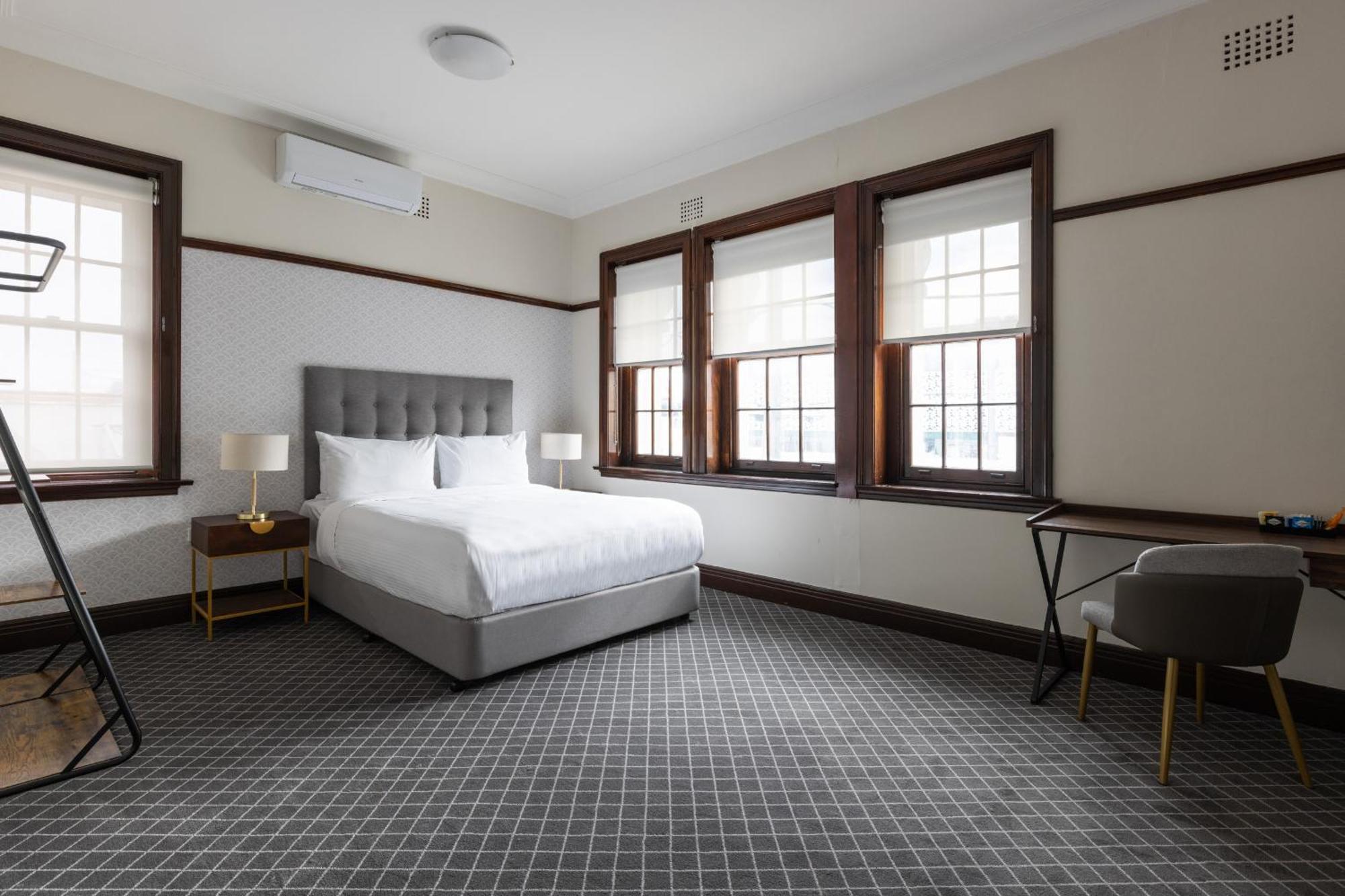 15 Airport-Linked Hotels Near Lady Macquarie's Chair Worth Booking