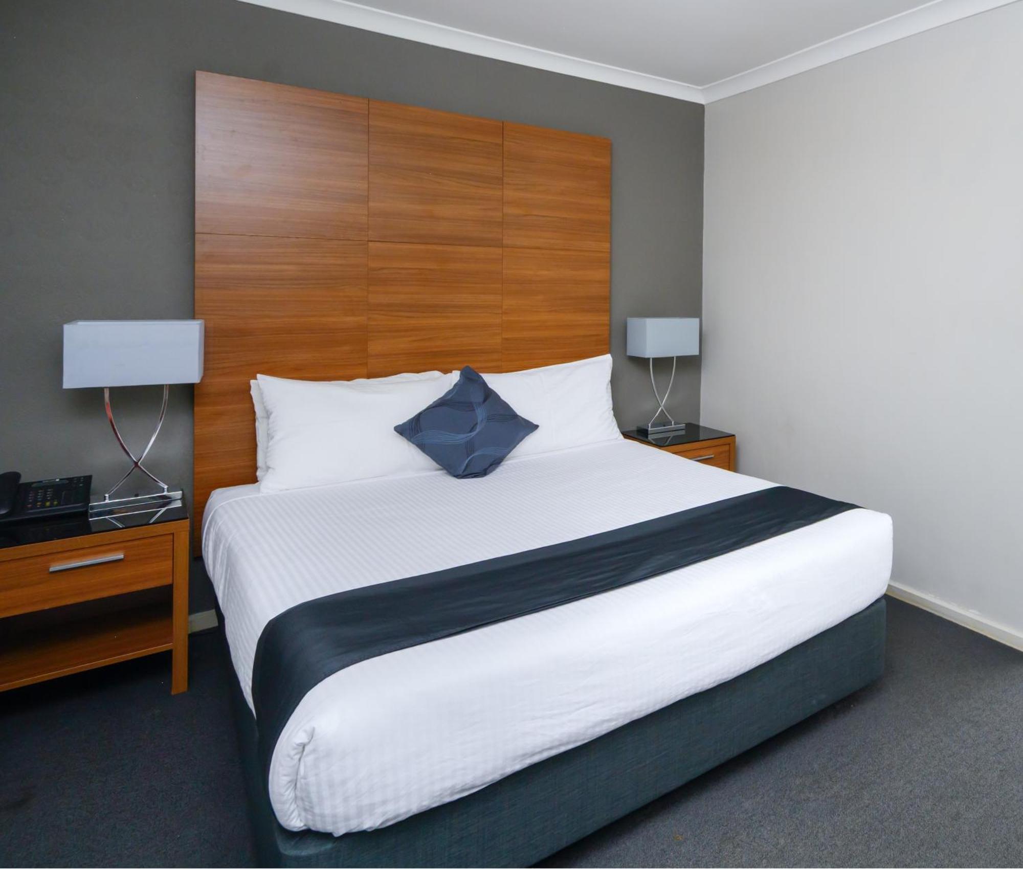 Staying Near Lygon Street: 12 Family Hotels Compared