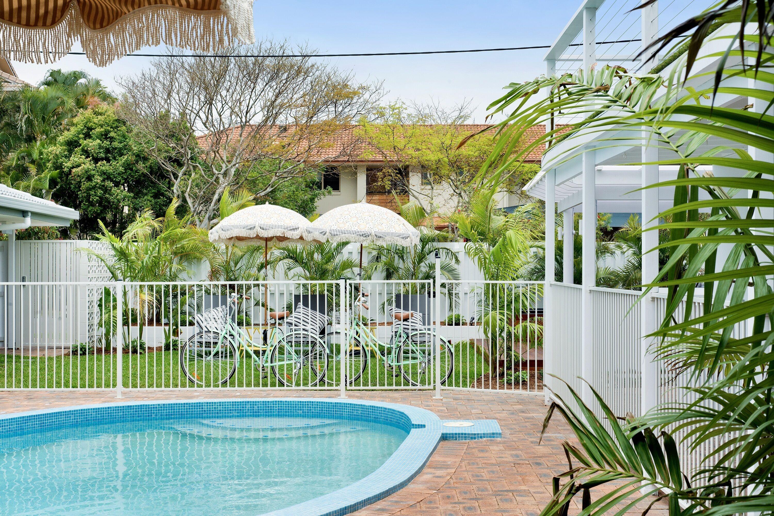 15 Smart Family Hotels Near Dracula's Cabaret Gold Coast