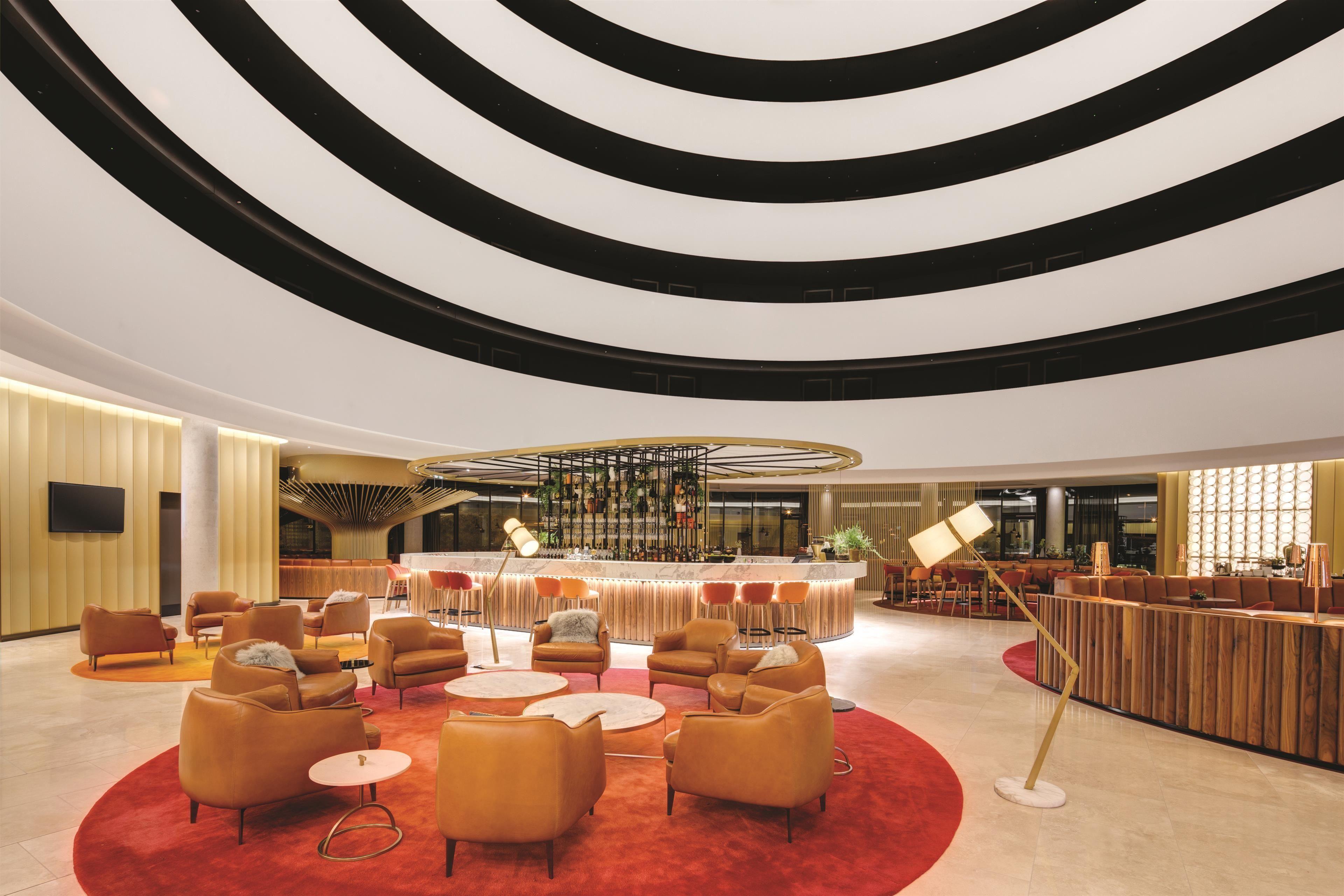15 Airport Hotels Near National Gallery of Australia That Deliver