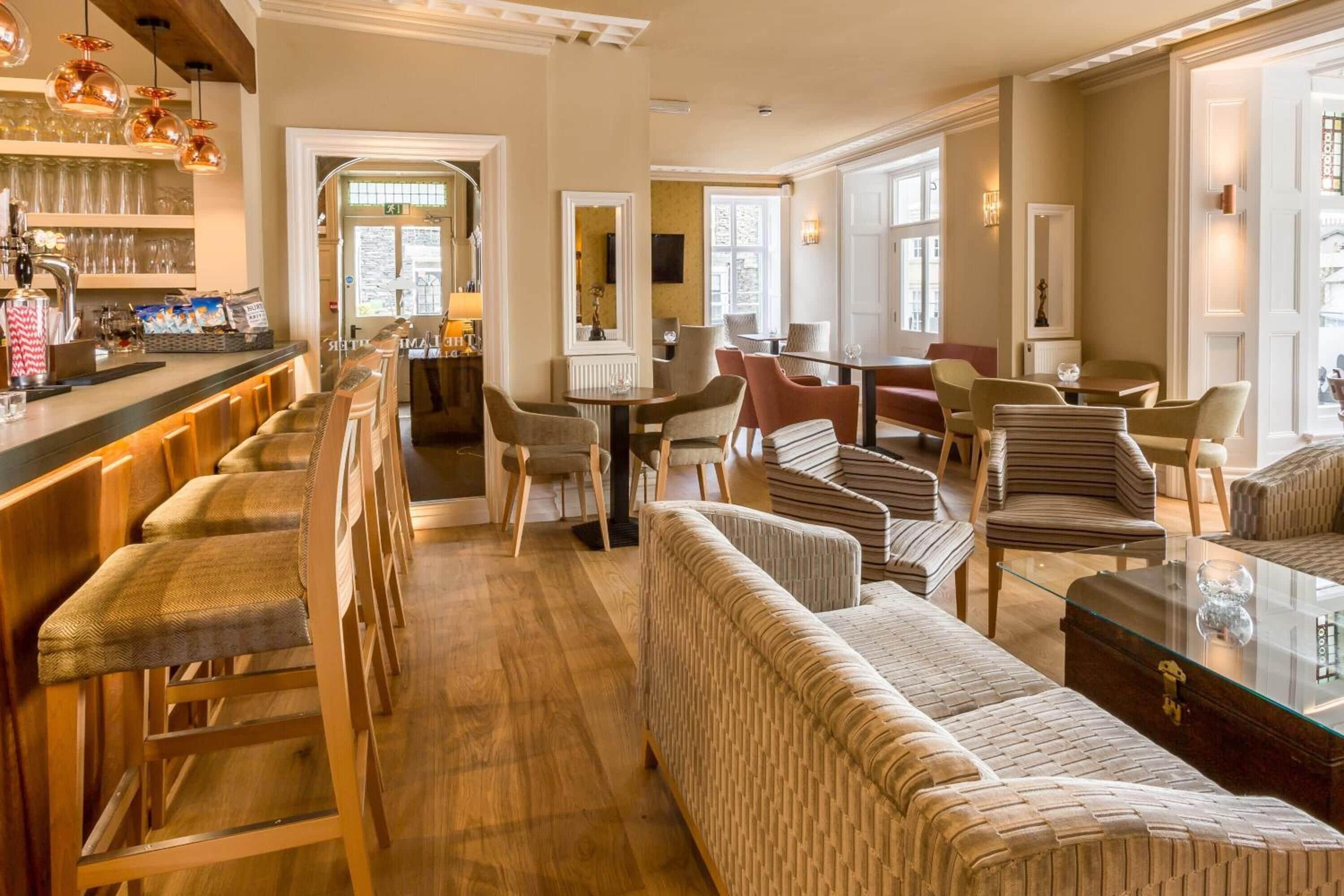 15 Central Hotels Near Blackwell Arts & Crafts House That Deliver