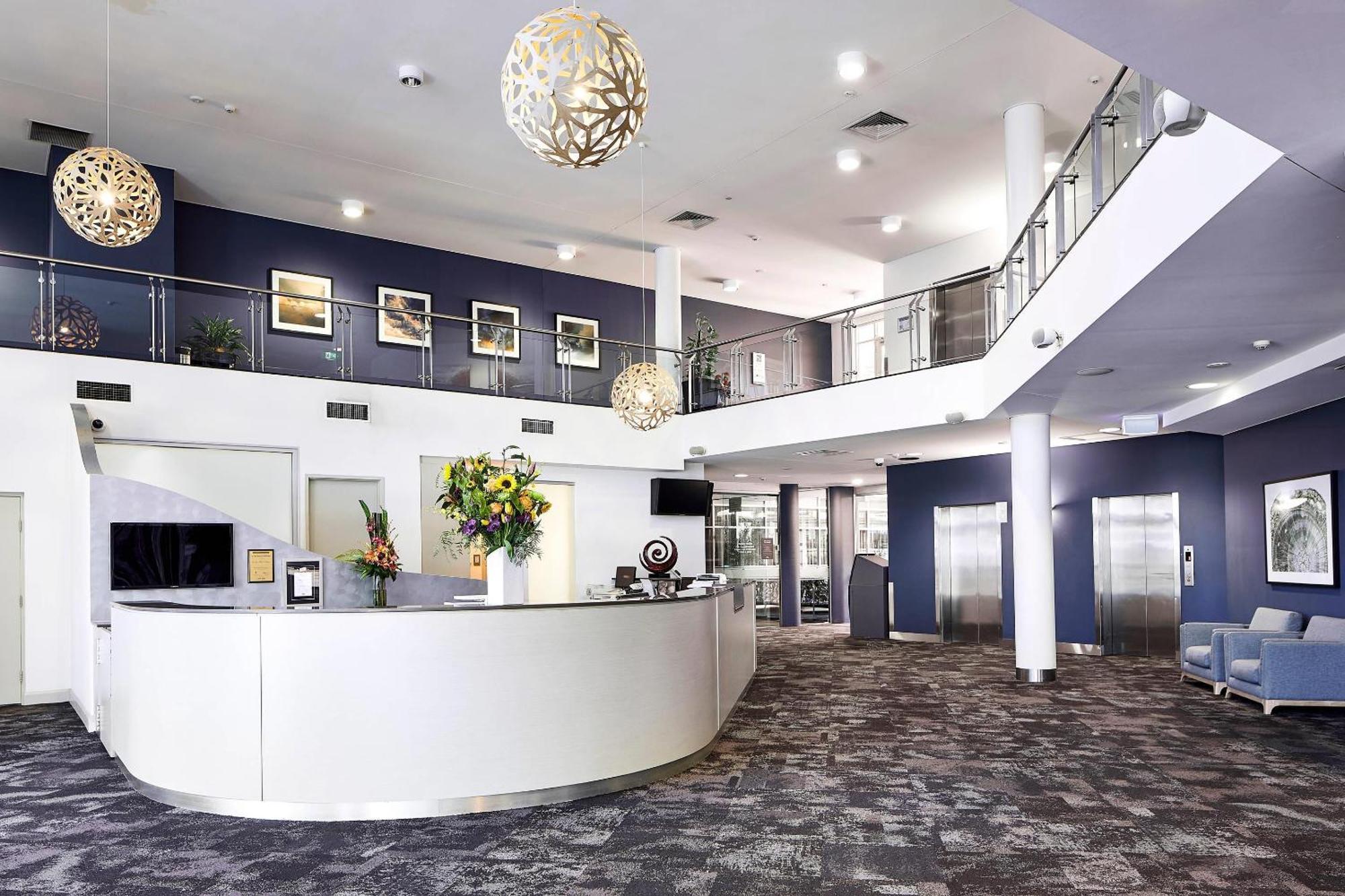 6 Highly Rated Hotels Close to Albert Hall, Canberra