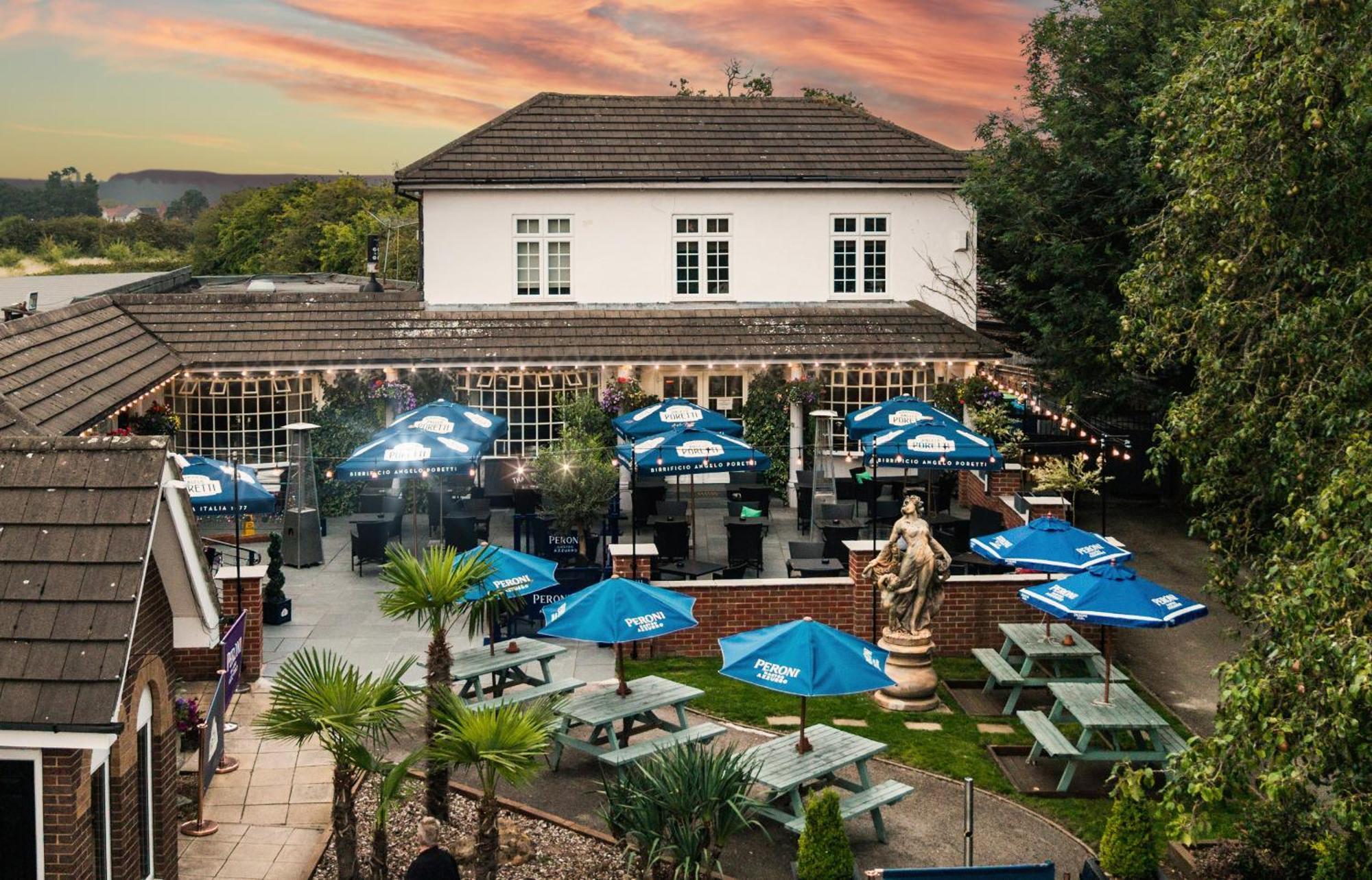 5 Exceptional Design Hotels Near Field Lane Park for Derby Stays