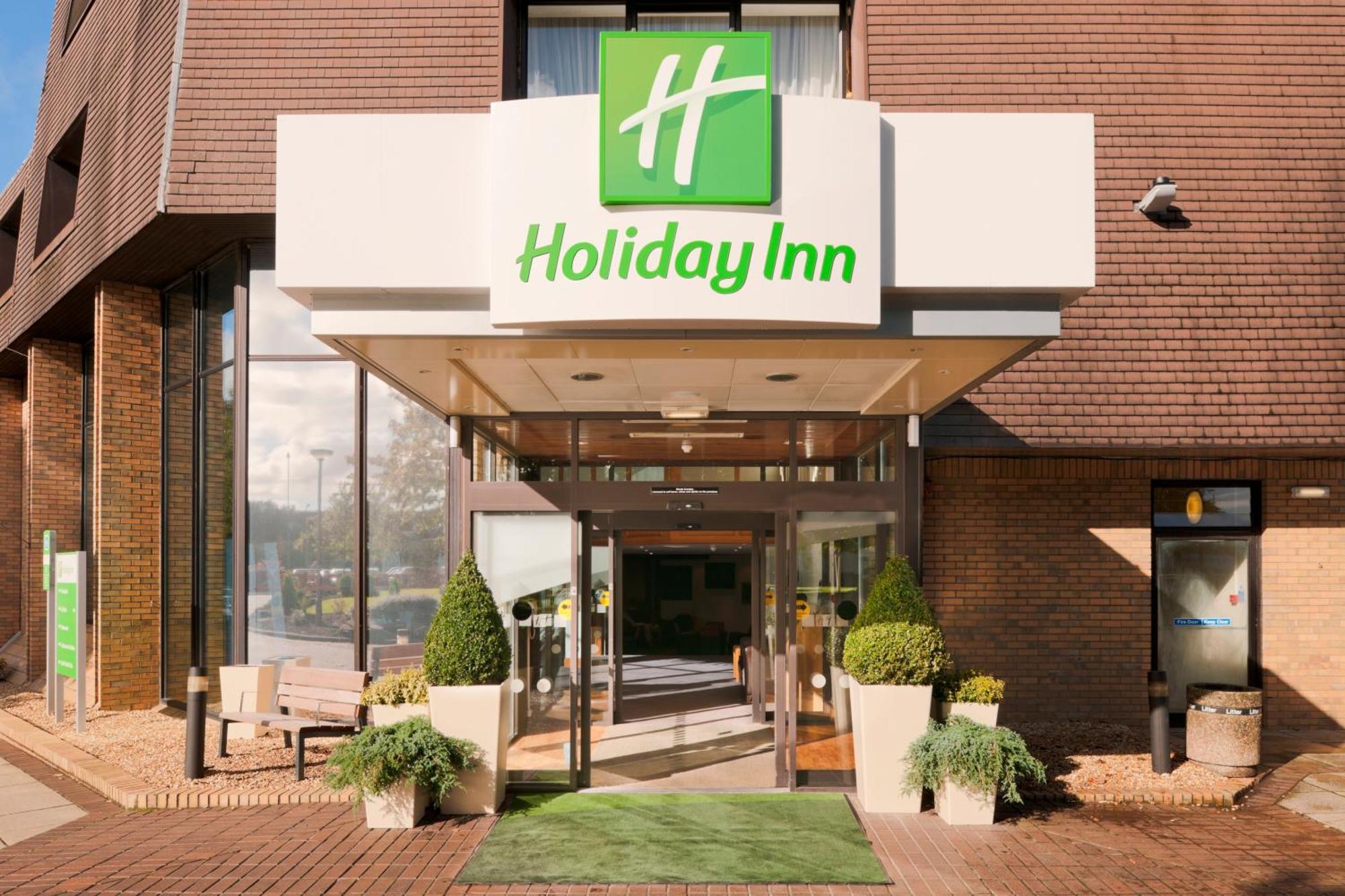 3 Top-Rated Luxury Hotels Close to County Snooker Club