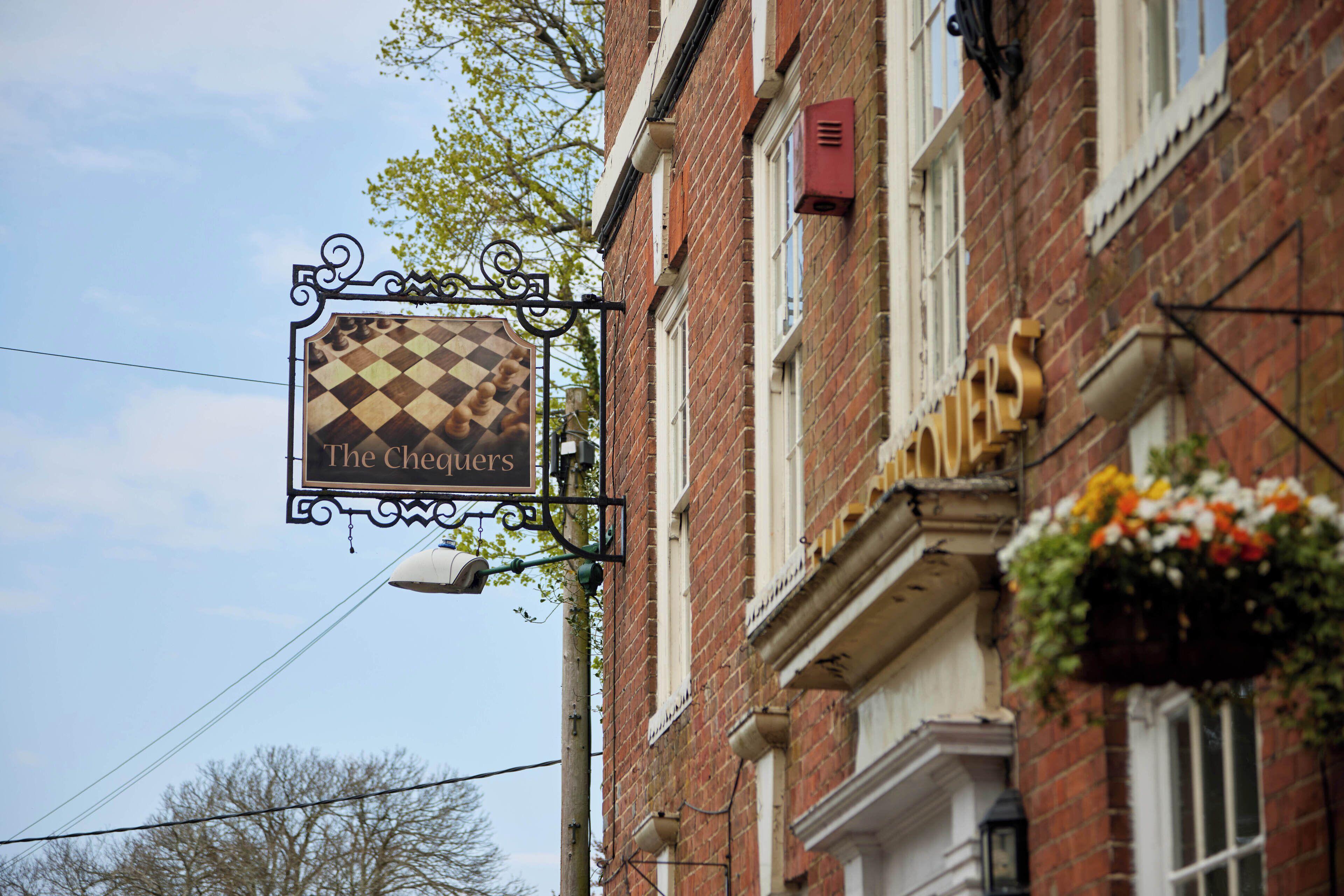 4 Couple Hotels Near Wilderness Wood That Deliver