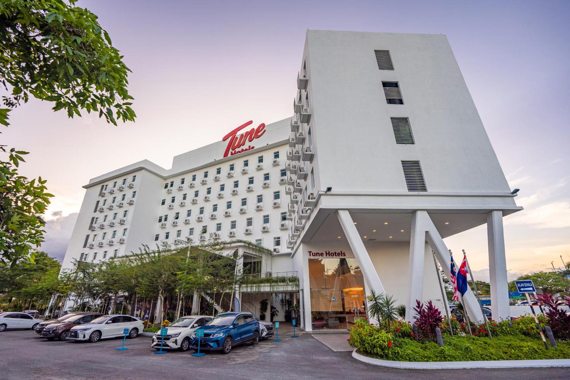 Staying Near Crown Istana Bukit Serene: 5 Budget Hotels Compared