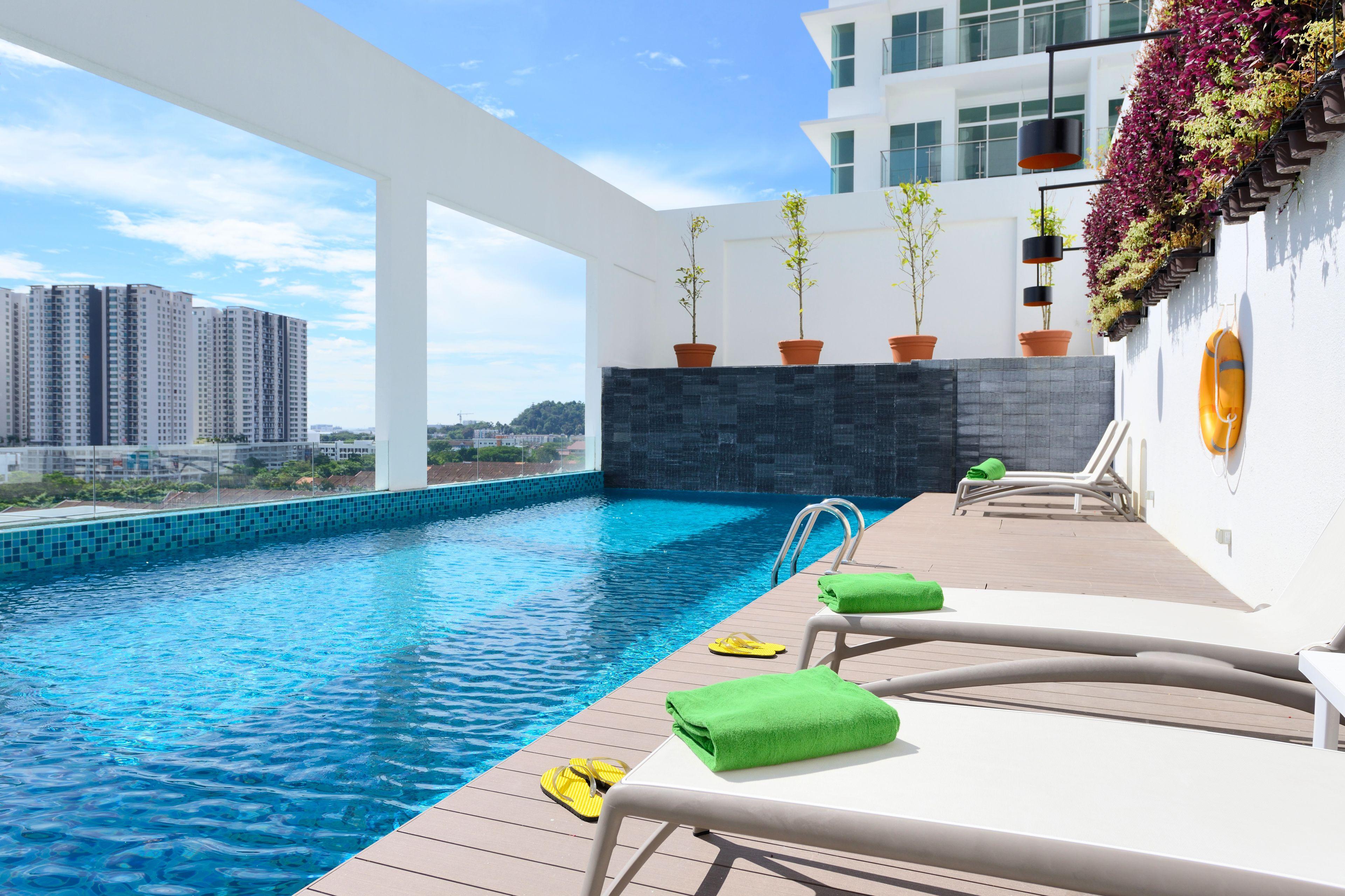 4 Airport Hotels Near Queensbay Mall Worth Booking