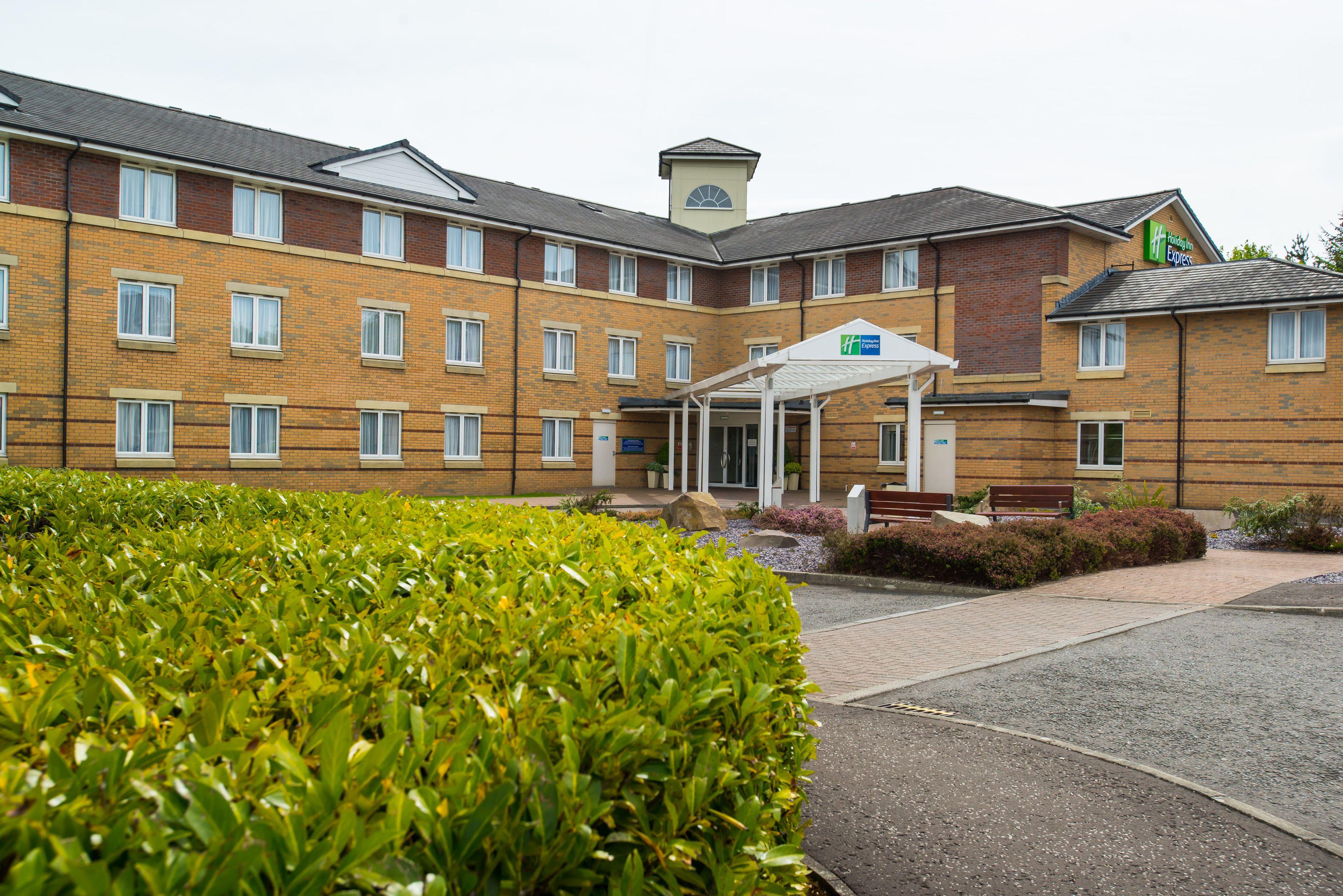 Staying Near Brucefields Golf Centre: 5 Budget Hotels Compared