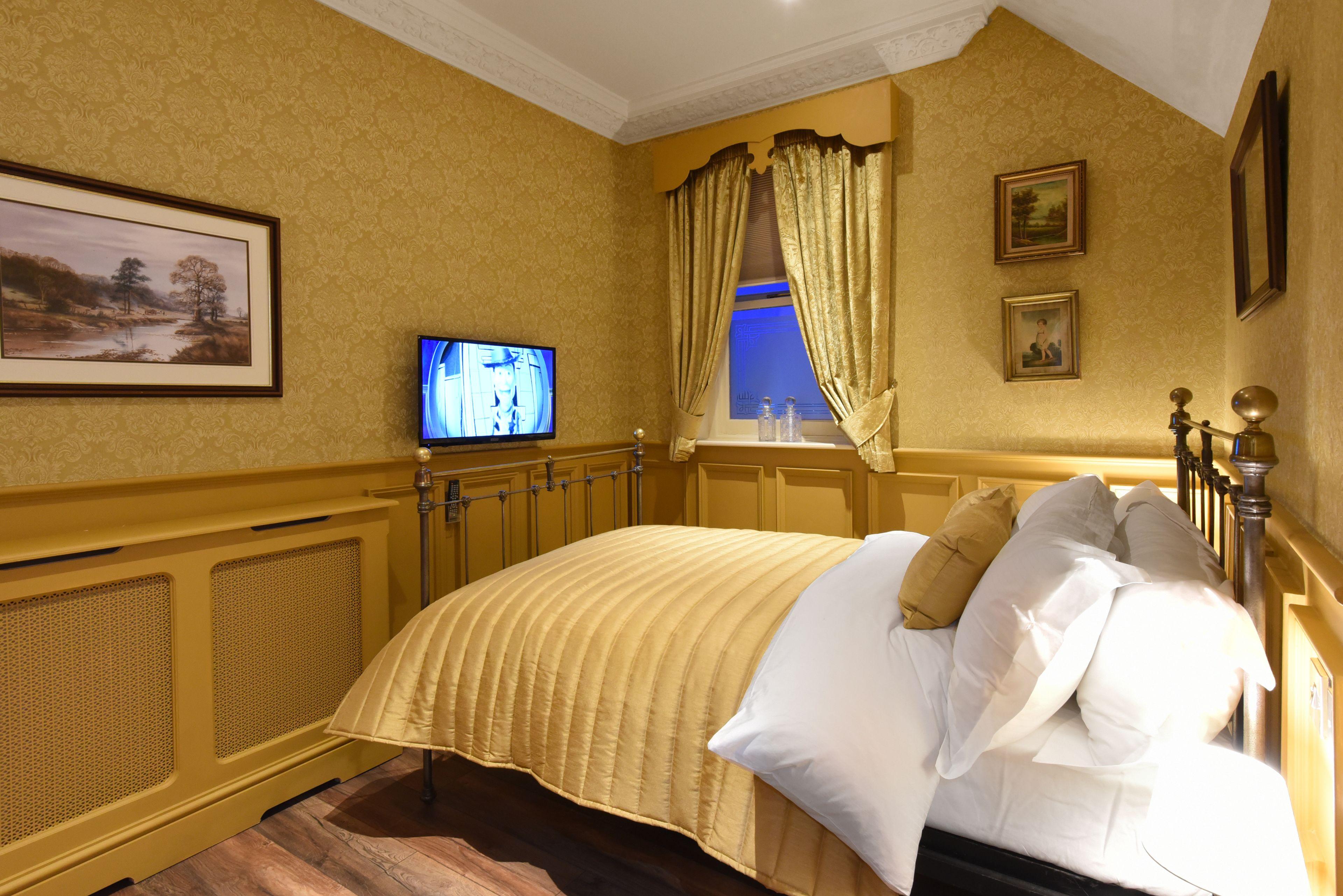 4 Top 4-Star Hotels Near Aston Park for Birmingham Stays