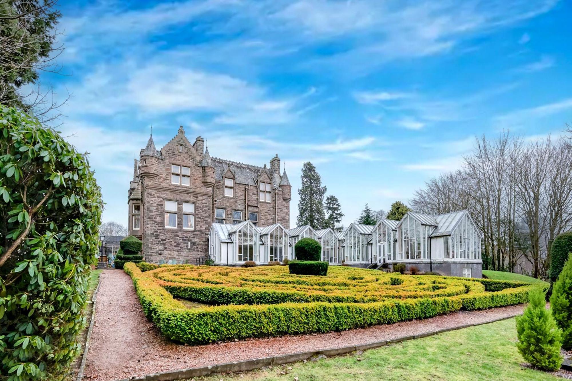 4 Golf Hotels in Dundee Worth Booking Before You Tee Off