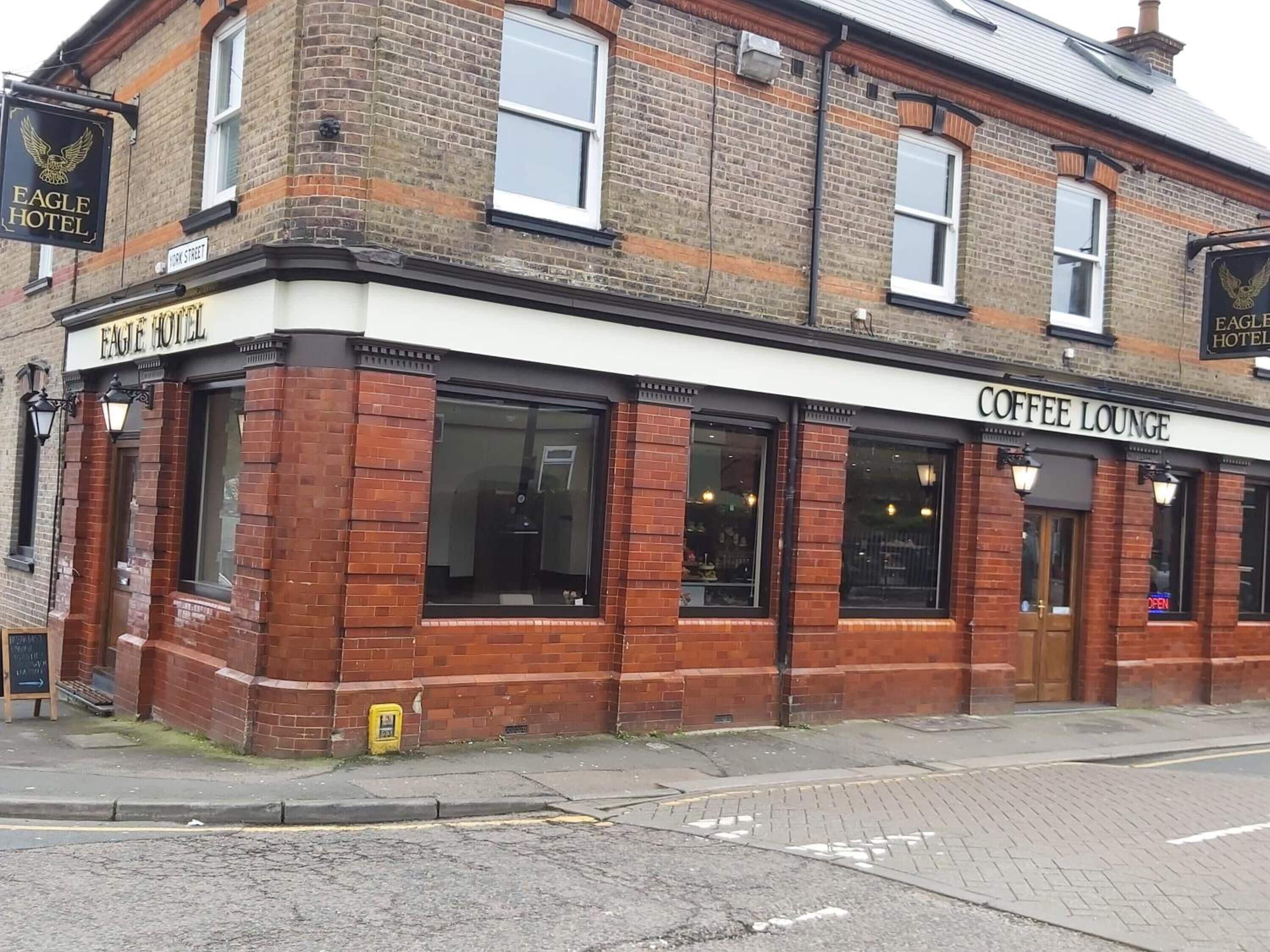 Staying Near Rileys Luton: 5 Airport Hotels Compared